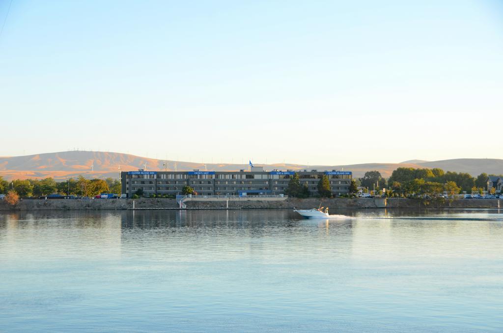 Clover Island Inn Kennewick Exterior photo